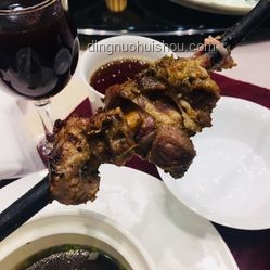 鲁菜根与特厨隋坡管理对比：鲁菜根能否通过加强管理和培训改进？